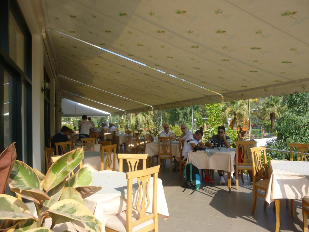Hotel Rossi Vlorë Buitenkant foto